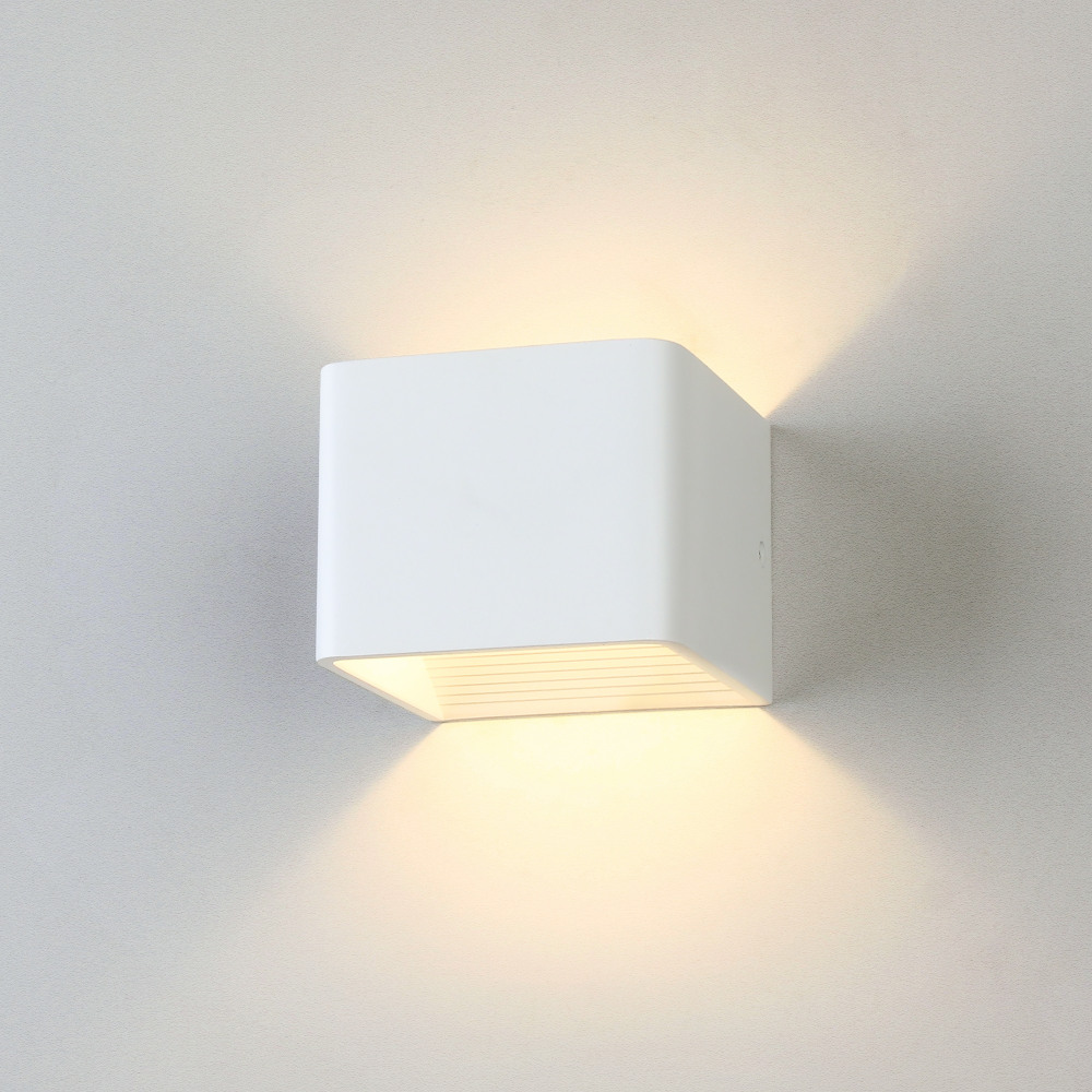 Настенный светильник Corudo MRL LED 1060 белый Elektrostandard